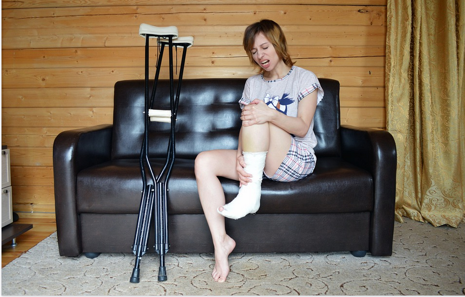 a person with a knee and leg problem